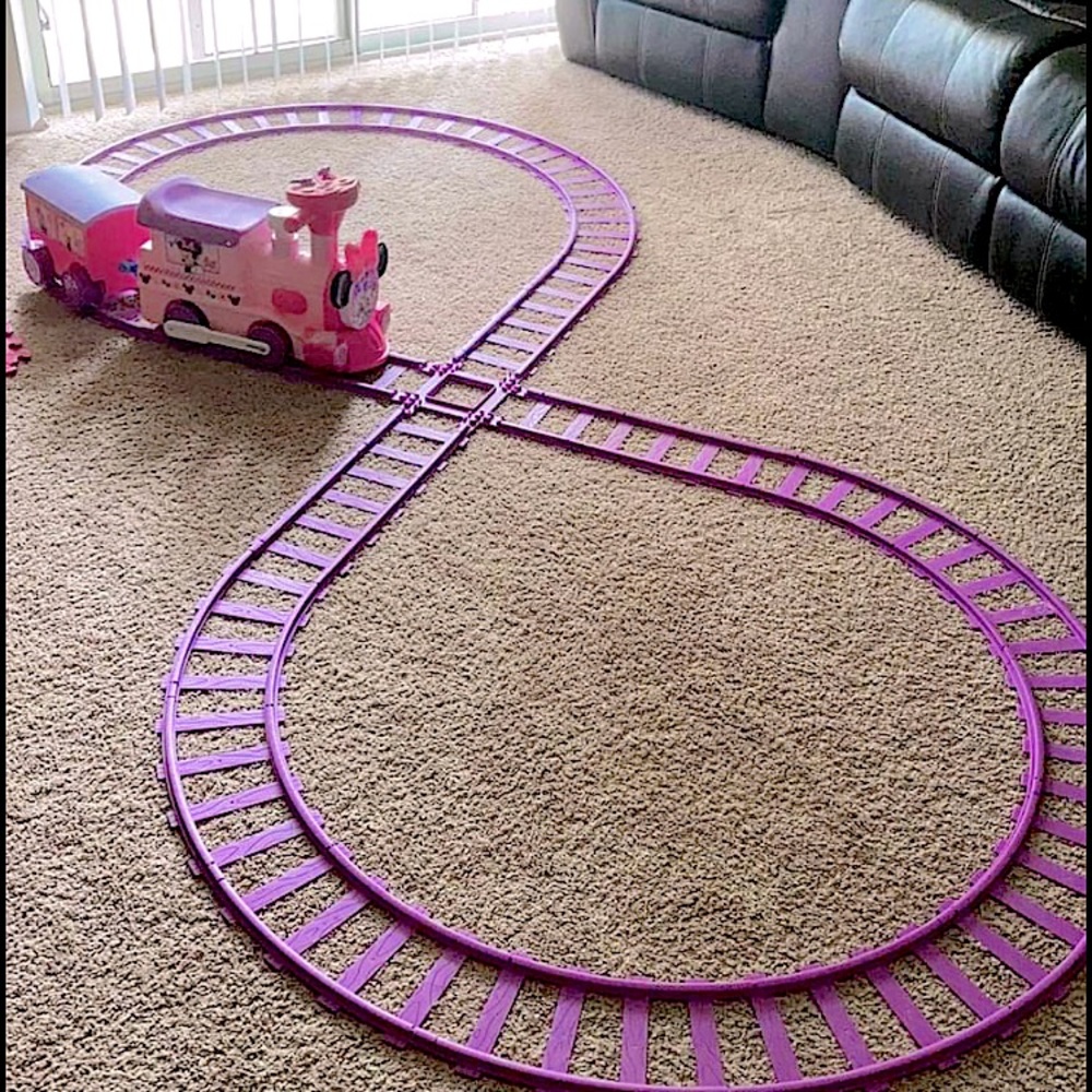 Disney Minnie Mouse 6-Volt Powered Train